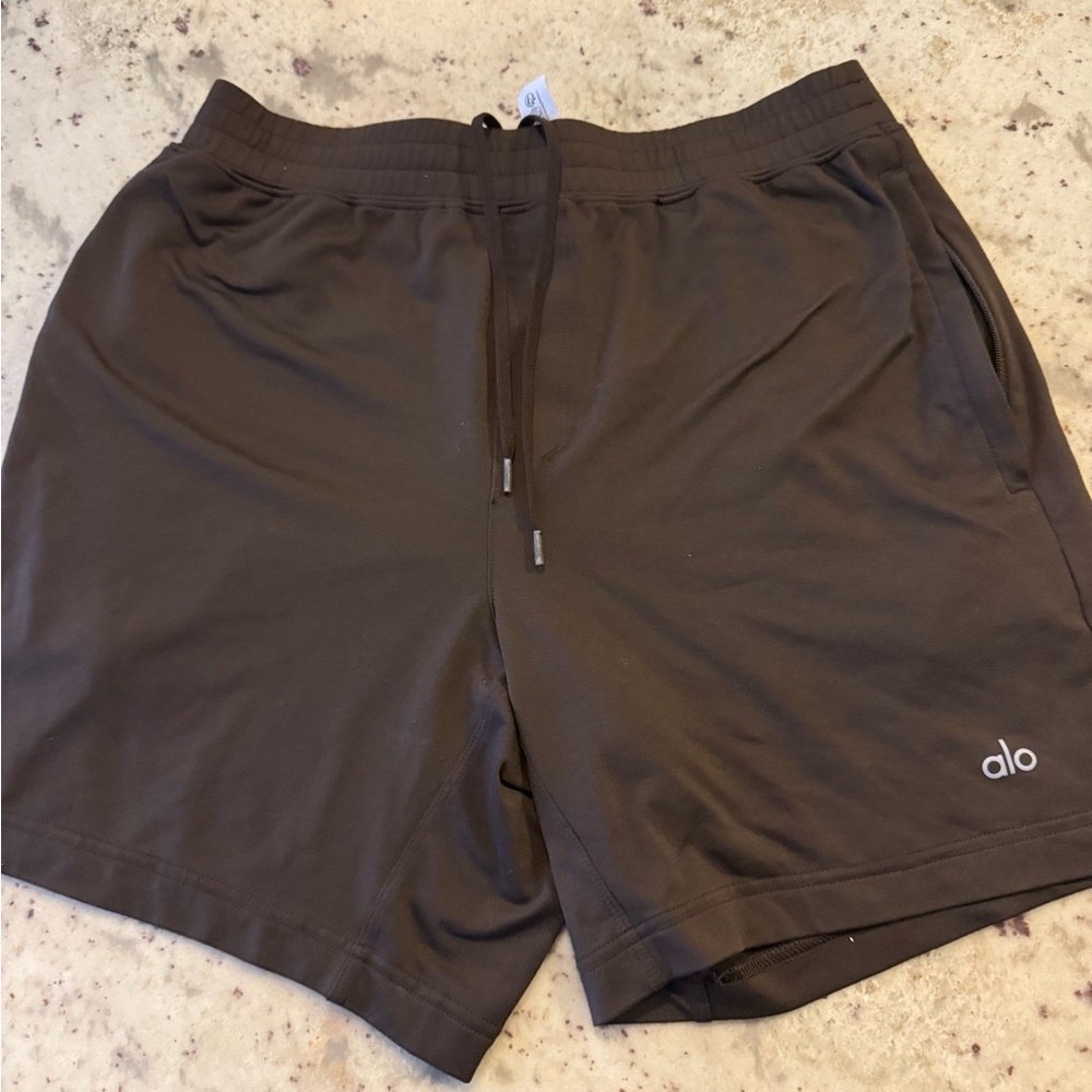 ALO 7’ Conquer Shorts Espresso Size Small